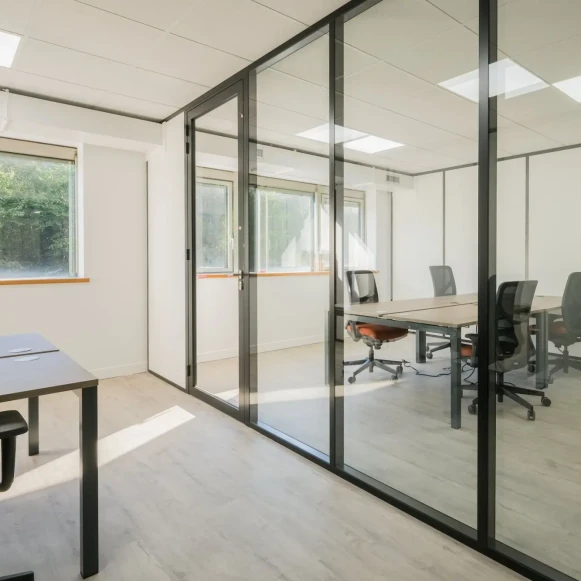 Bureau privé 25 m² 2 postes Location bureau Rue Jeanne Braconnier Meudon 92360 - photo 6