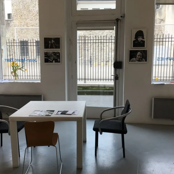 Open Space  4 postes Location bureau Rue des Jardins Saint-Paul Paris 75004 - photo 1