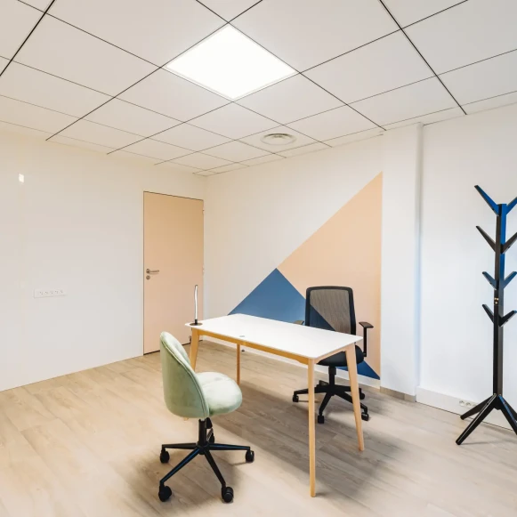 Bureau privé 14 m² 1 poste Location bureau Rue Georges Besse Nîmes 30000 - photo 1