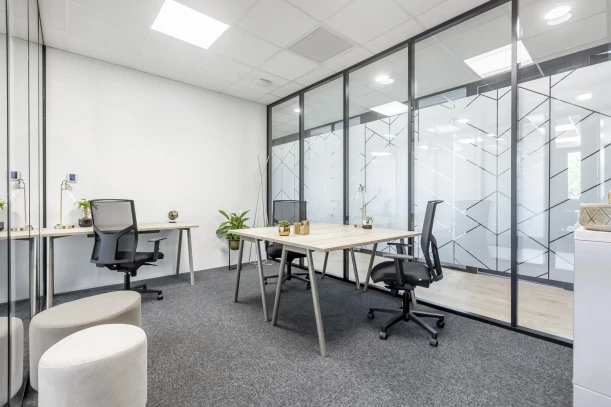 Bureau privé - 49000 - 3 postes - 736€