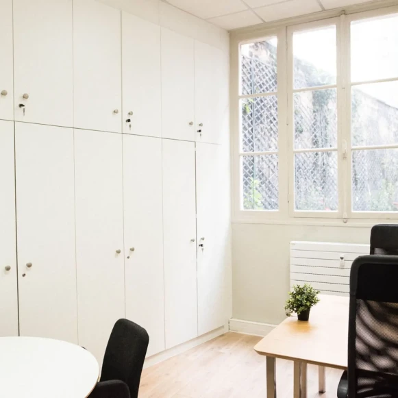 Bureau privé 15 m² 3 postes Location bureau Rue de Clichy Paris 75009 - photo 1