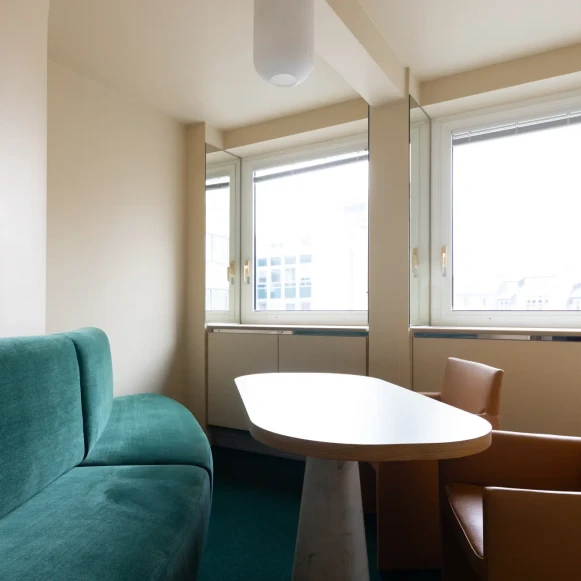 Open Space  5 postes Location bureau Rue de l'Université Paris 75007 - photo 3