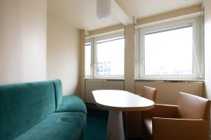 Open Space - 75007 - 5 postes - 600€