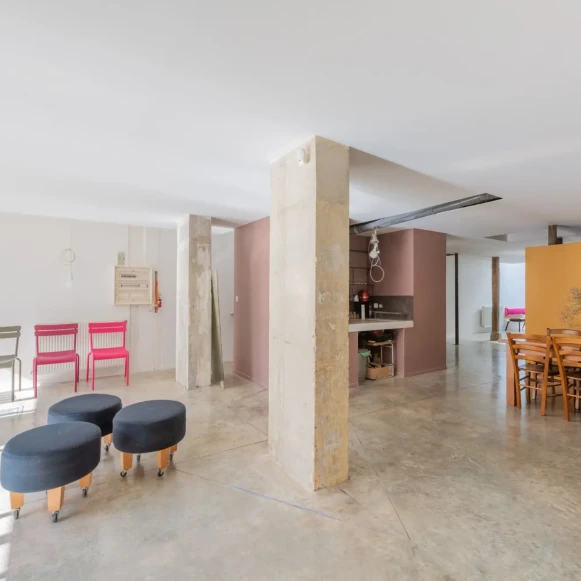 Bureau privé 56 m² 6 postes Coworking Rue des Poissonniers Paris 75018 - photo 3