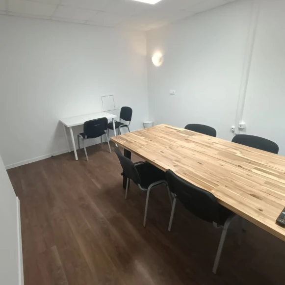 Bureau privé 17 m² 7 postes Coworking Avenue Danielle Casanova Ivry-sur-Seine 94200 - photo 2