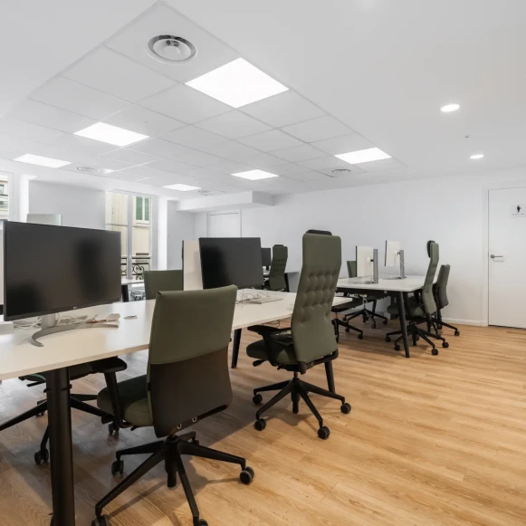 Espace indépendant 280 m² 42 postes Location bureau Rue Saint-Fiacre Paris 75002 - photo 4