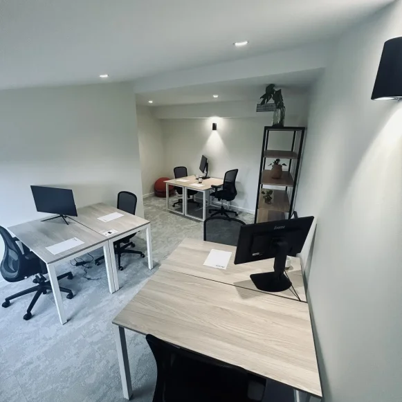 Bureau privé 17 m² 5 postes Location bureau Rue Turenne Bordeaux 33000 - photo 2