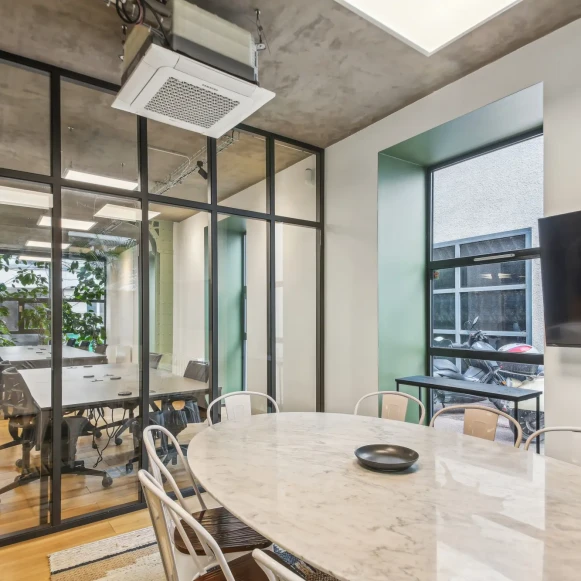 Espace indépendant 500 m² 65 postes Location bureau Rue du Faubourg Saint-Denis Paris 75010 - photo 2