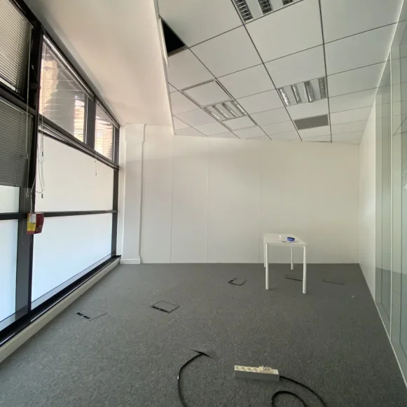 Bureau privé 20 m² 8 postes Location bureau Rue Fructidor Paris 75017 - photo 5