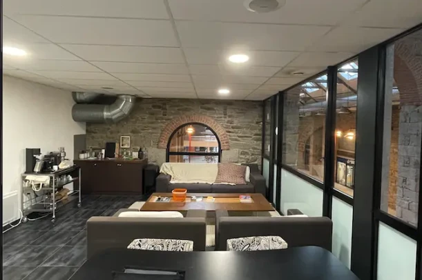 Open Space - 22000 - 2 postes - 300€