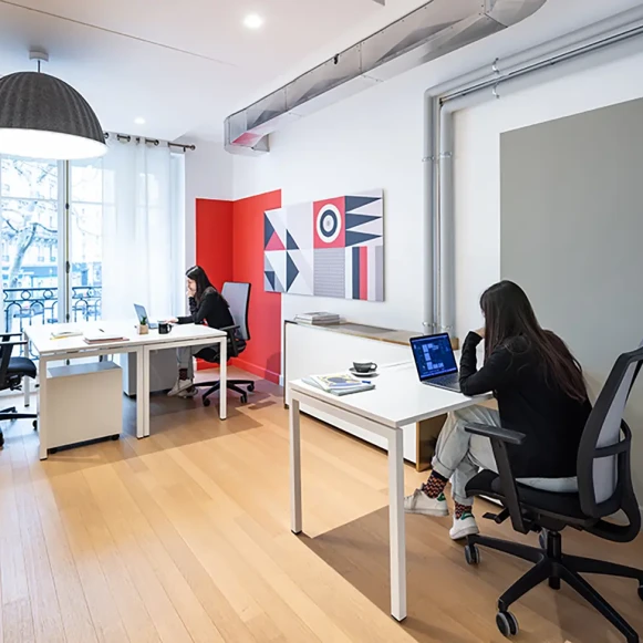 Bureau privé 24 m² 5 postes Coworking Boulevard Voltaire Paris 75011 - photo 2