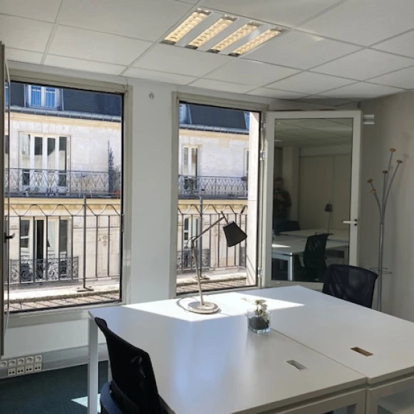 Bureau privé 17 m² 3 postes Coworking Rue des Petits Hôtels Paris 75010 - photo 11