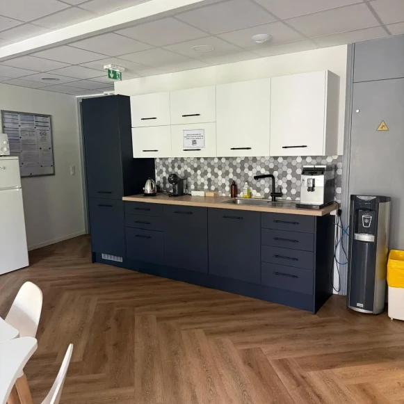 Bureau privé 25 m² 6 postes Location bureau Avenue de Clichy Paris 75017 - photo 5