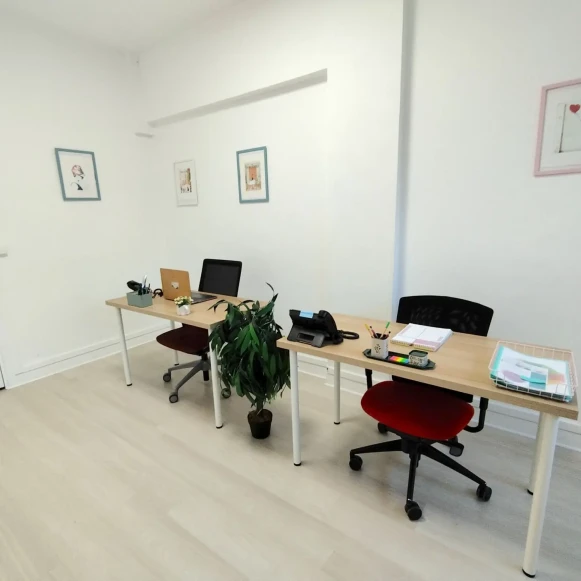 Bureau privé 13 m² 4 postes Location bureau Avenue Jean Moulin Montreuil 93100 - photo 2