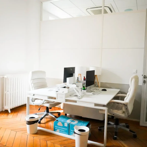 Bureau privé 46 m² 10 postes Location bureau Rue du Général Foy Paris 75008 - photo 5