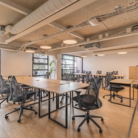 Bureau privé 80 m² 18 postes Location bureau Rue Duhesme Paris 75018 - photo 3