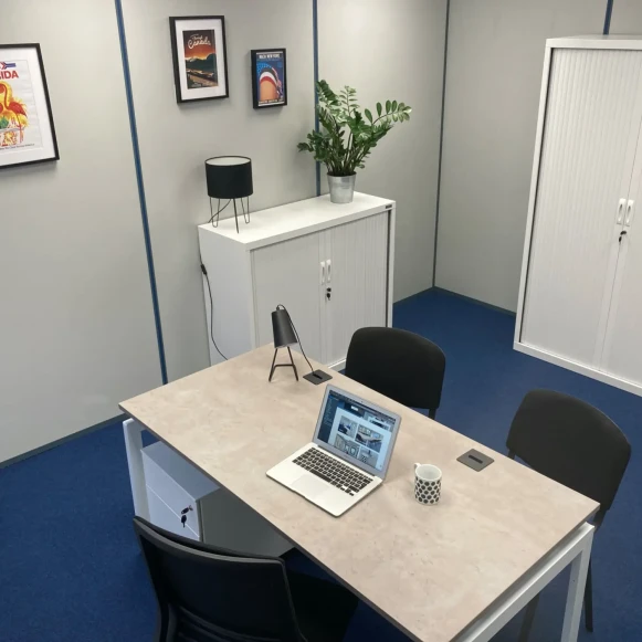 Bureau privé 15 m² 2 postes Coworking Boucle de la Ramée Saint-Quentin-Fallavier 38070 - photo 9