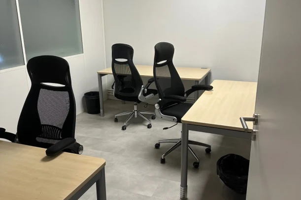 Bureau privé - 75020 - 2 postes - 650€