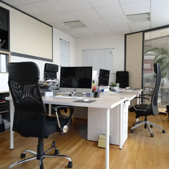 Bureau privé 22 m² 6 postes Location bureau Place Jules Ferry Montrouge 92120 - photo 4