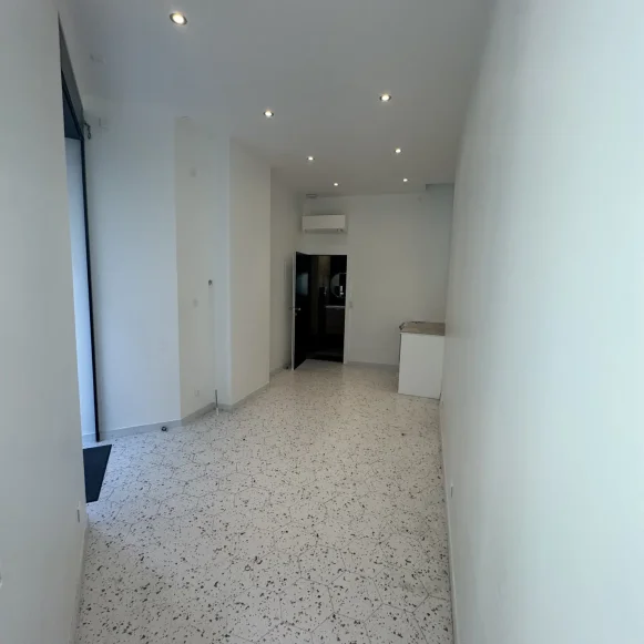 Espace indépendant 20 m² 5 postes Location bureau Rue Debelleyme Paris 75003 - photo 4