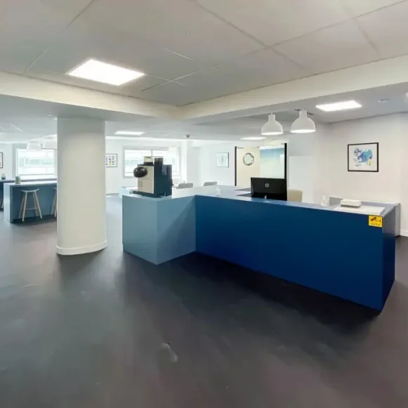 Bureau privé 24 m² 7 postes Location bureau Place des Cinq Martyrs du Lycée Buffon Paris 75015 - photo 2