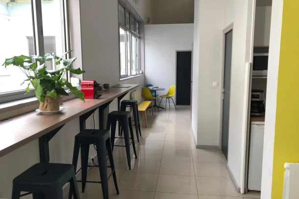 Bureau privé - 69009 - 3 postes - 700€