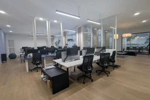 Open Space - 75010 - 12 postes - 450€