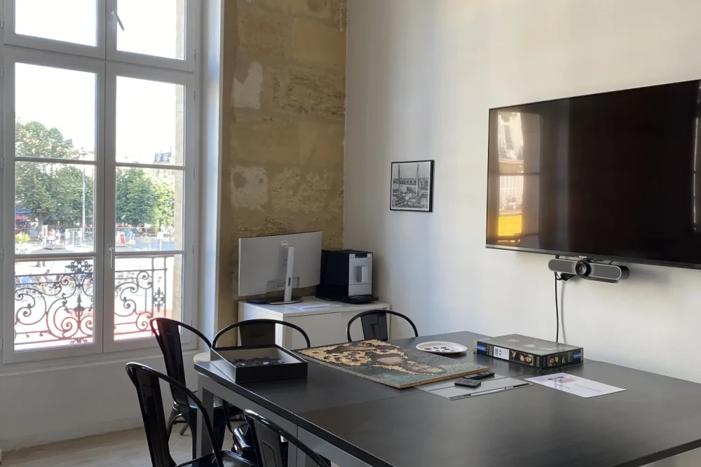 Bureau privé - 33800 - 22 postes - 6200€