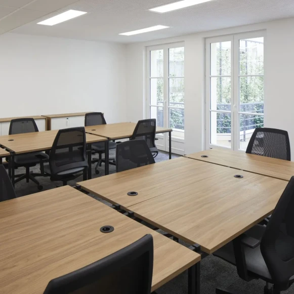 Bureau privé 34 m² 12 postes Coworking Rue de Calais Paris 75009 - photo 1