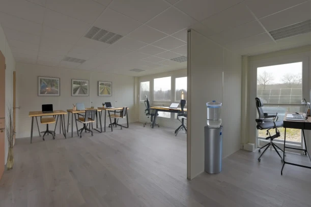 Open Space - 91570 - 53 postes - 250€