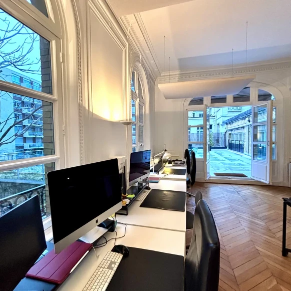 Bureau privé 85 m² 14 postes Location bureau Rue Blanche Paris 75009 - photo 2