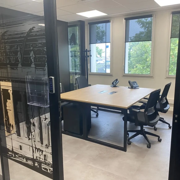 Bureau privé 15 m² 2 postes Location bureau Quai des Carrières Charenton-le-Pont 94220 - photo 2