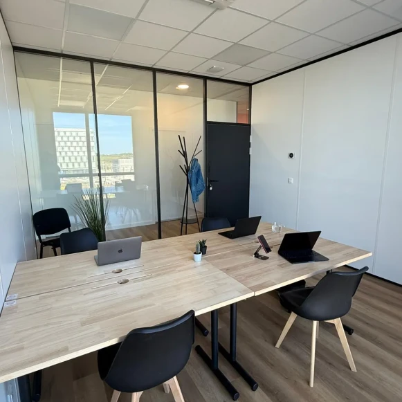 Bureau privé 10 m² 2 postes Location bureau Rue Maryam Mirzakhani Montpellier 34000 - photo 1