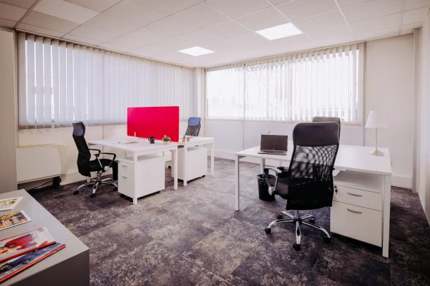 Bureau privé - 31300 - 4 postes - 979€
