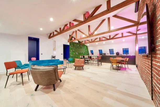 Espace indépendant - 59800 - 18 postes - 8400€