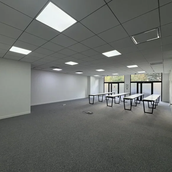 Bureau privé 22 m² 2 postes Coworking Rue Fructidor Paris 75017 - photo 3