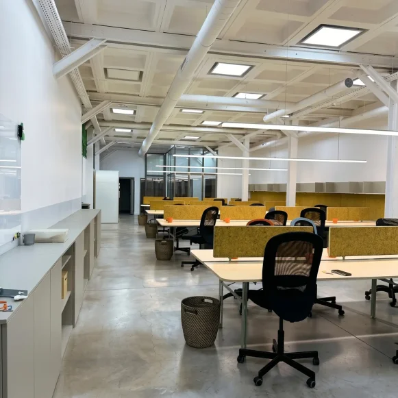 Espace indépendant 230 m² 32 postes Location bureau Rue de la Plaine Paris 75020 - photo 1