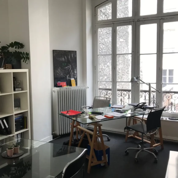 Bureau privé 30 m² 6 postes Location bureau Rue Myrha Paris 75018 - photo 1