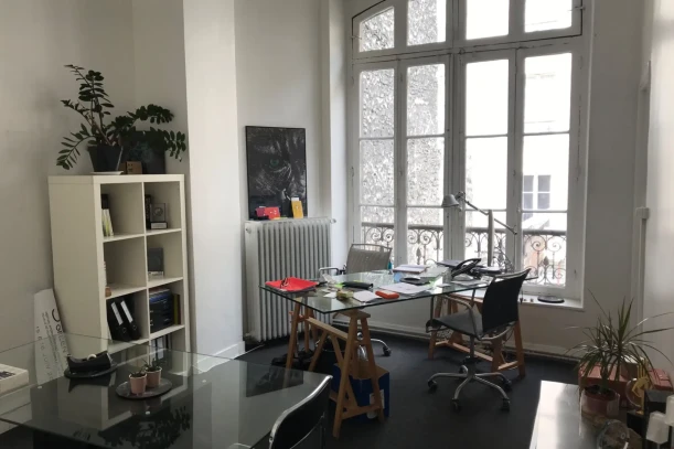 Bureau privé - 75018 - 6 postes - 1950€