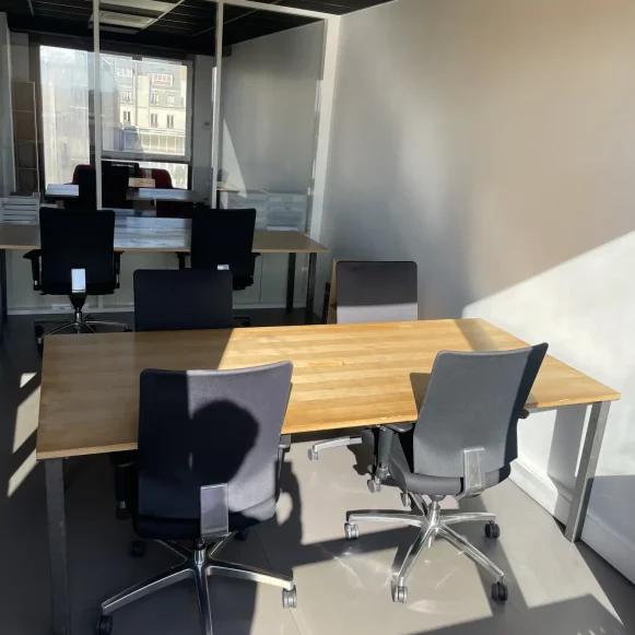 Bureau privé 16 m² 6 postes Coworking Rue Ballu Paris 75009 - photo 4