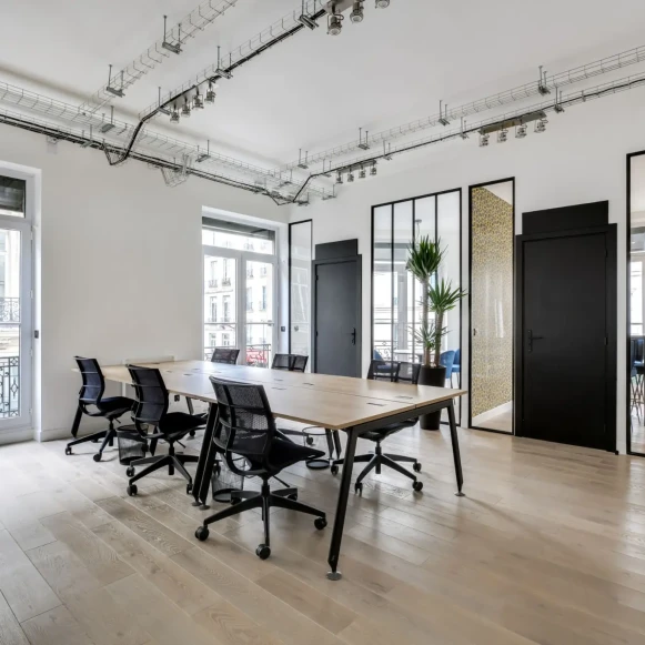 Espace indépendant 230 m² 35 postes Coworking Rue d'Uzès Paris 75002 - photo 2