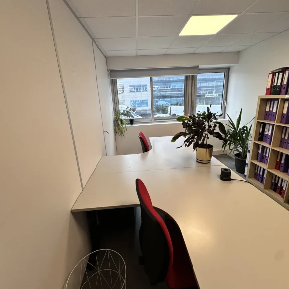 Bureau privé 14 m² 2 postes Location bureau Rue d'Arras Nanterre 92000 - photo 2