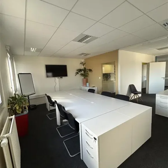 Bureau privé 12 m² 4 postes Coworking Rue du Pont de Paris Beauvais 60000 - photo 4