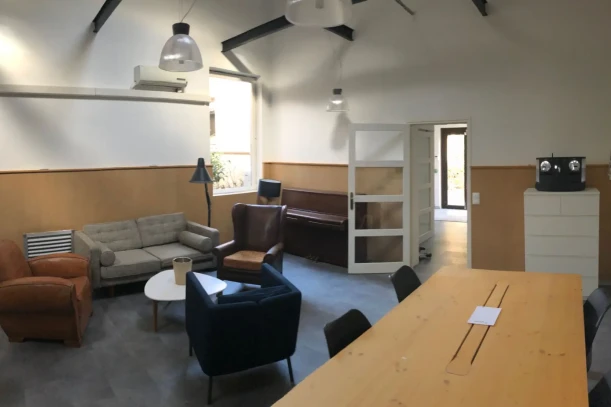 Bureau privé - 13290 - 2 postes - 520€