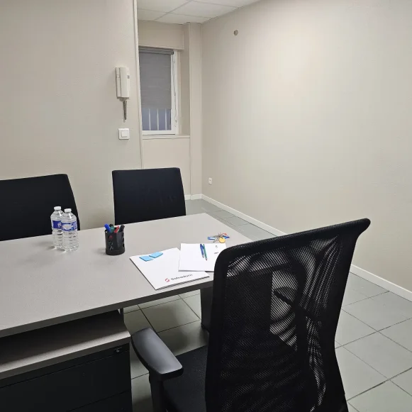 Bureau privé 12 m² 1 poste Coworking Rue d'Enghien Paris 75010 - photo 2