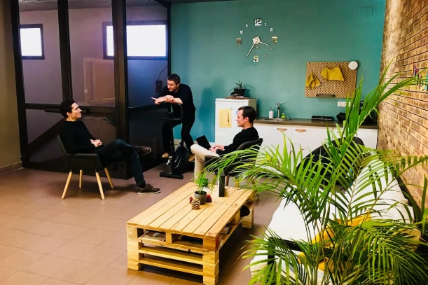 Bureau privé - 13700 - 3 postes - 210€