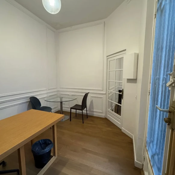 Bureau privé 25 m² 4 postes Location bureau Avenue Victor Hugo Paris 75016 - photo 4
