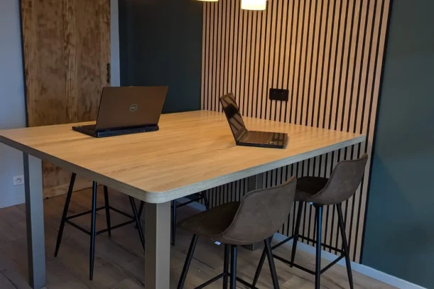 Open Space - 42700 - 10 postes - 149€