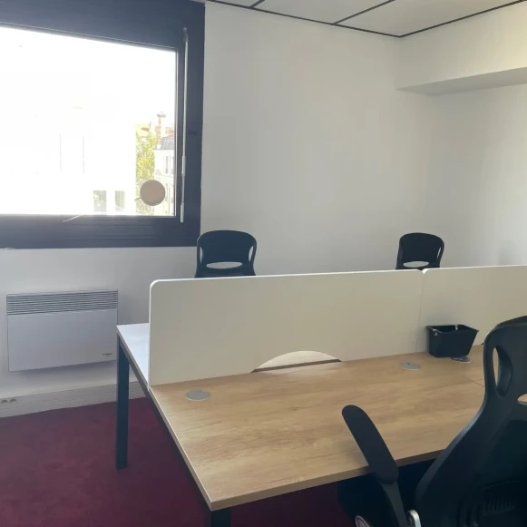 Bureau privé 13 m² 4 postes Location bureau Rue des Émeraudes Lyon 69006 - photo 2