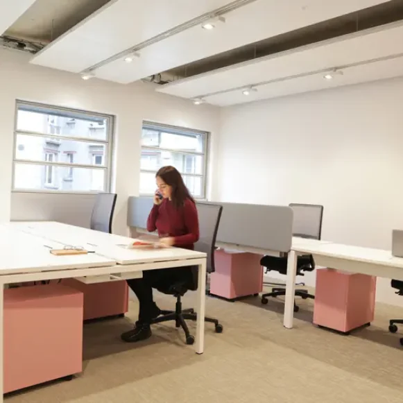 Bureau privé 28 m² 7 postes Coworking Boulevard Voltaire Paris 75011 - photo 1